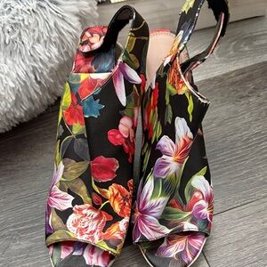 Source Unknown Floral Black Heels